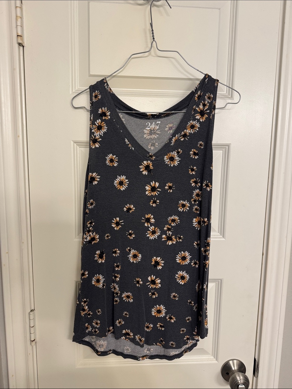 247 Floral V-Neck Black Daisy Tank Top